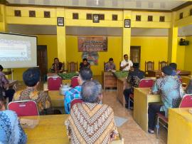Ketua RT dan RW Belajar Pranatacara dan Berbusana di Pawiyatan Kampung Jawa